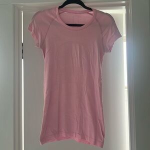 Swiftly Tech Short-Sleeve Shirt Bubblegum Pink